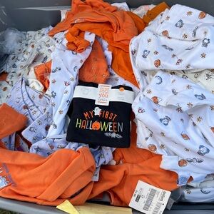 Infants 300 pcs Halloween Tops & Bottoms and Onecies Size 3 mos to 4T